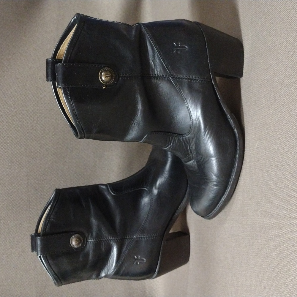 FRYE western style heeled boots 6.5B